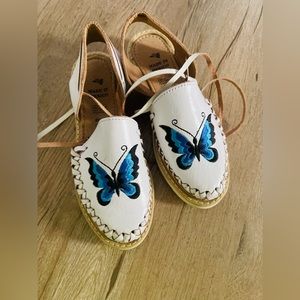 Kids  huarache new never been worn.